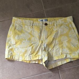 Old Navy Yellow and White Bermuda Shorts Casual Summer Style